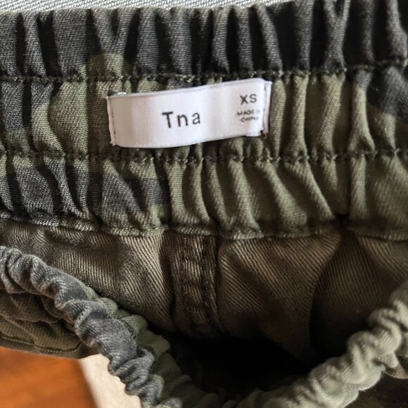 Aritzia/TNA Camo Cargo pants - Picture 4 of 4